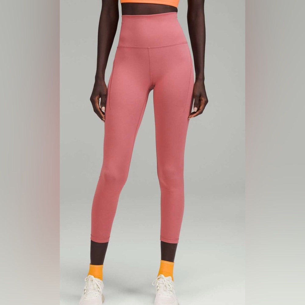 Lululemon H2 Wunder Train High-Rise Tight size 8 25"
Brier Rose